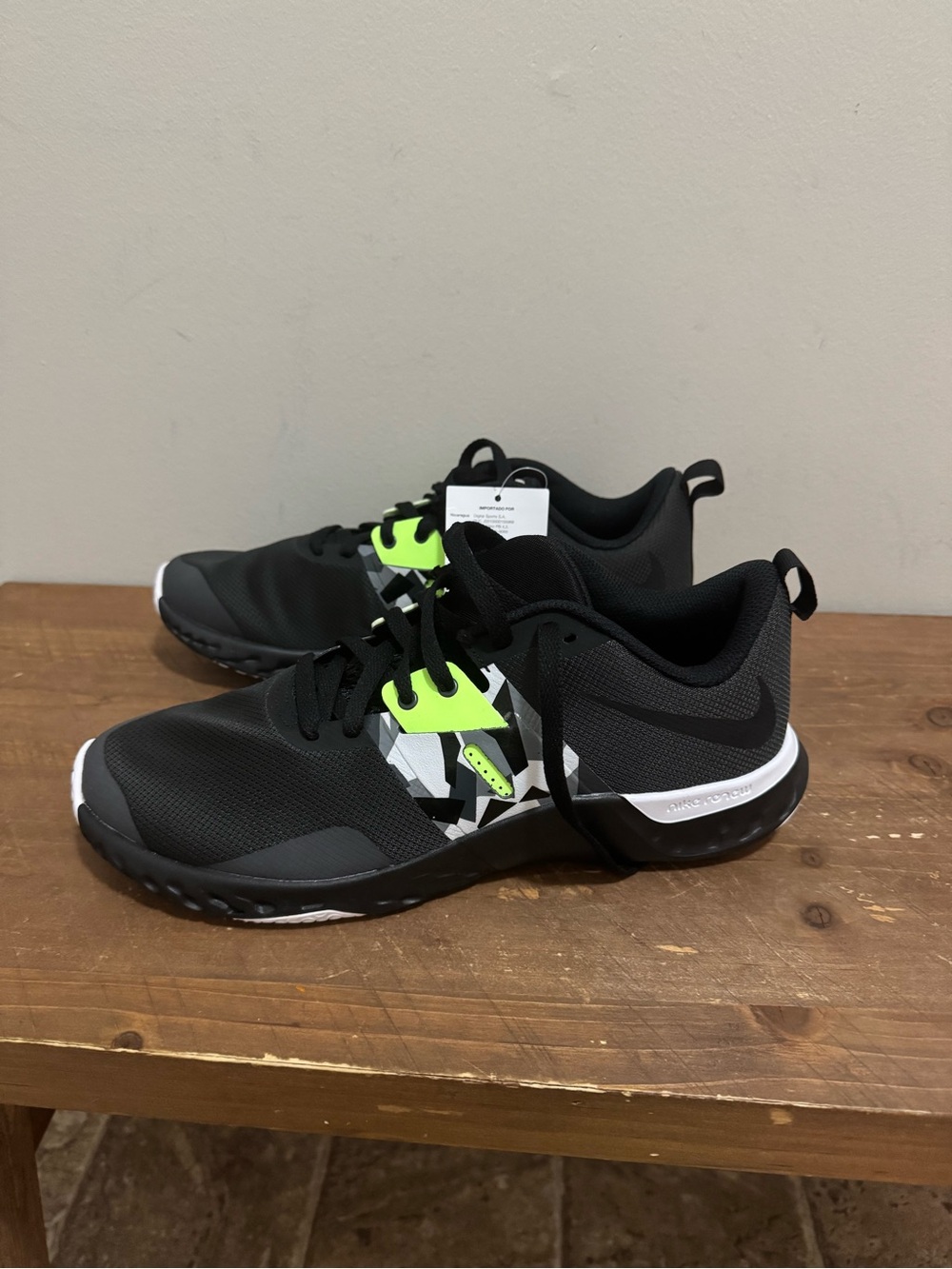 Nike Mens Black and Neon Green Athletic Sneakers Size 10.5